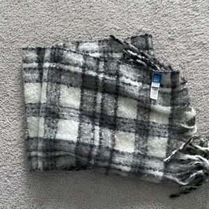 Old Navy Black and White Checkered Scarf